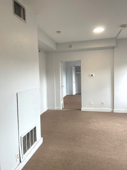 Building Photo - 475 Commonwealth Ave