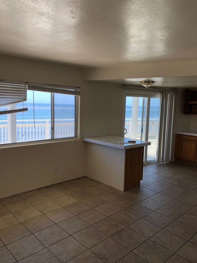 Building Photo - 6681 Del Playa Dr