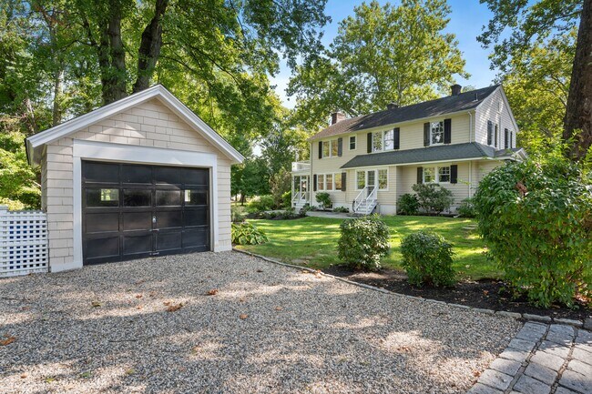 Building Photo - 55 Loughlin Ave