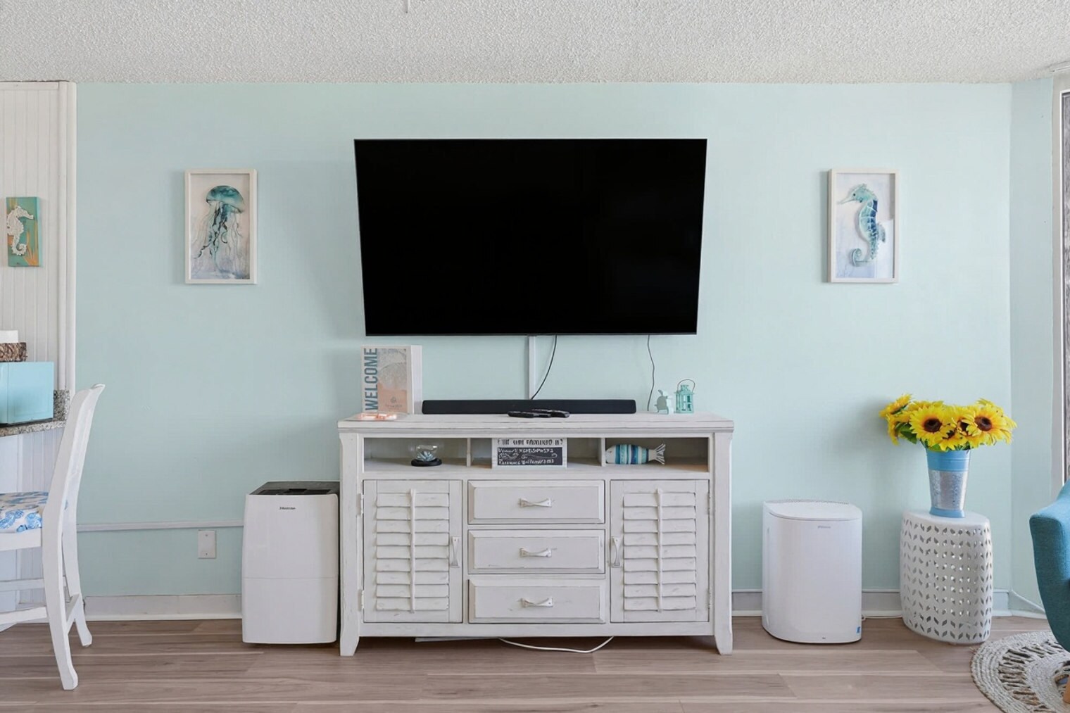 Building Photo - 8817 S Thomas Dr