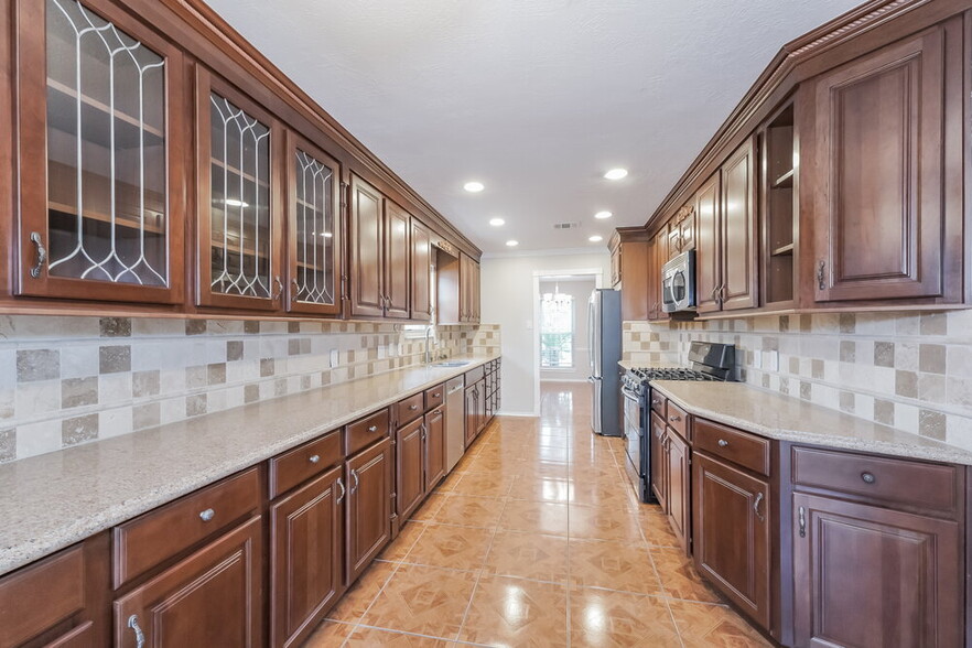 Building Photo - 8907 Aspen Pl Dr