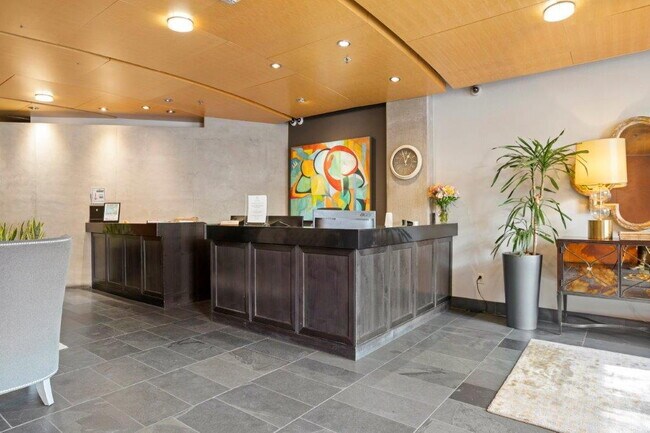 Building Photo - $3,695 - 1 Bed + Den / 1.5 Bath Condo at Parkloft Residence in Downtown San Diego