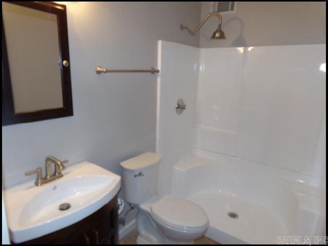 Building Photo - 8 Brookway Ln