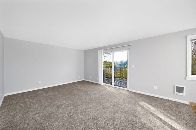Building Photo - 3 bedroom 1 bath in heart of Milwaukie