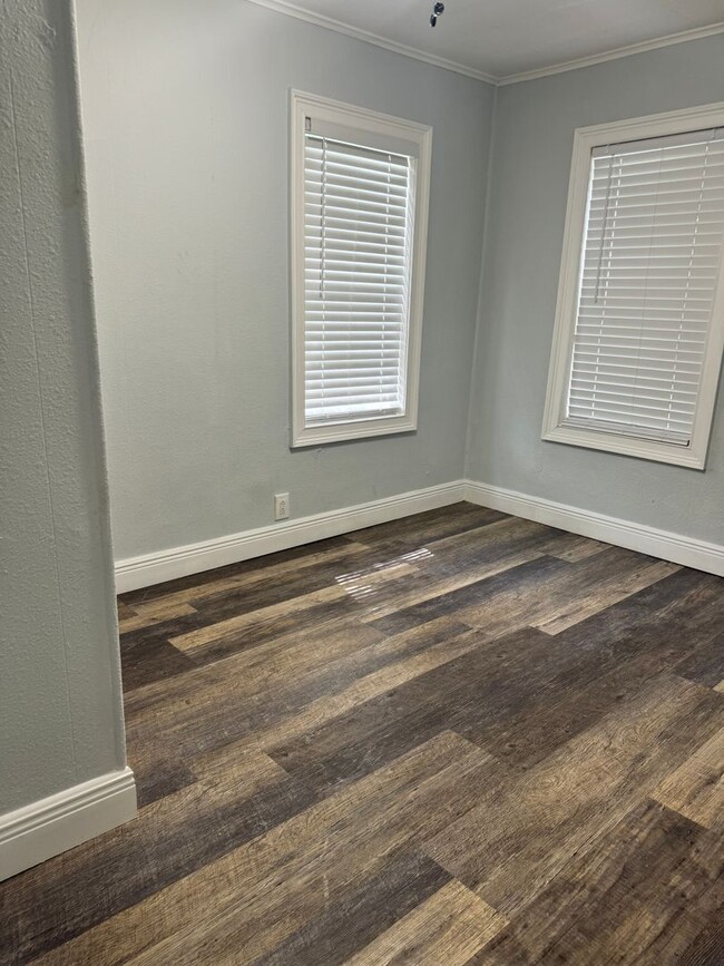 Building Photo - 2 Bedroom 1 Bath near Busch Garden