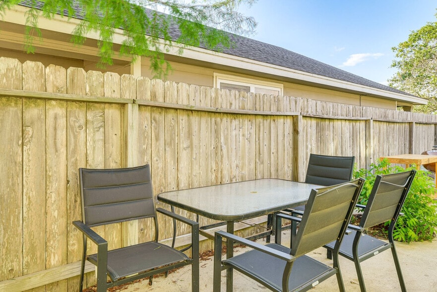 Building Photo - 1509 Oak Harbor Dr