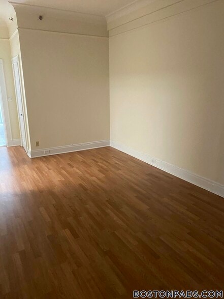 Building Photo - 62 Boylston St