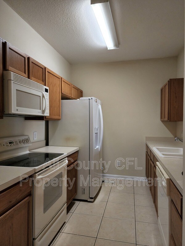 Building Photo - 6100 Stevenson Dr