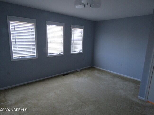 Building Photo - 273 Plum Dr
