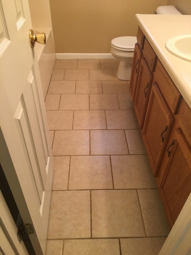 Building Photo - **New Paint**   **New Carpet**  Ready for YOU!!