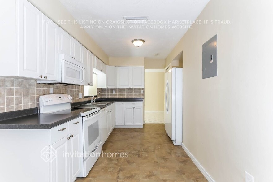 Building Photo - 9394 NW 19th Pl