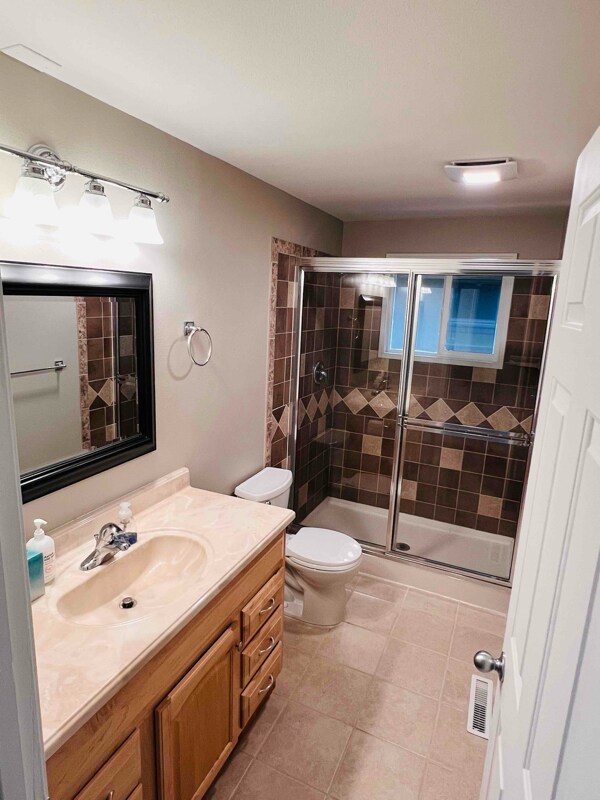 Building Photo - 6127 N Regal St