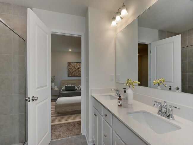 Building Photo - Like New Townhome in Beautiful North Charl...