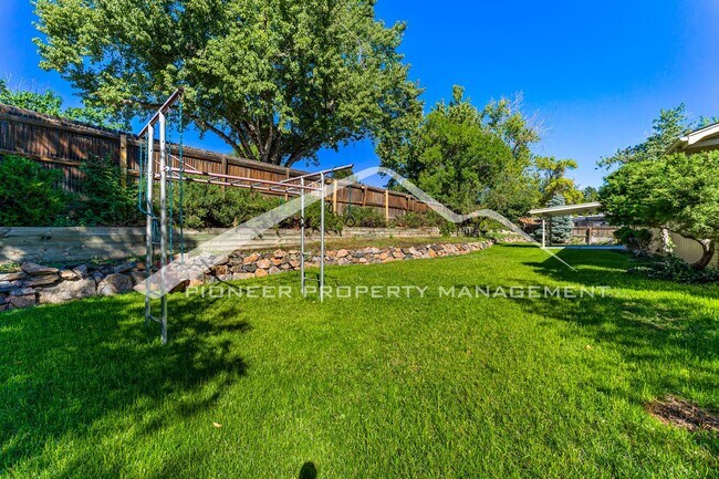 Building Photo - Spacious Home with Central AC and Fenced Yard