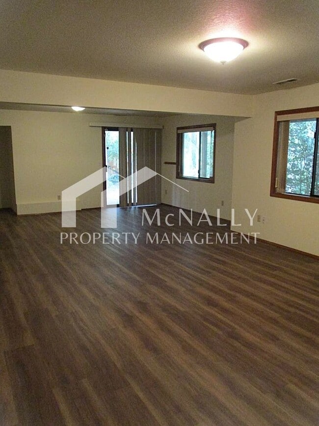 Building Photo - Beautiful 4 Bedroom 2.75 Bathroom Home in ...