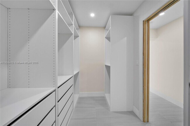 Building Photo - 5020 SW 92nd Ave