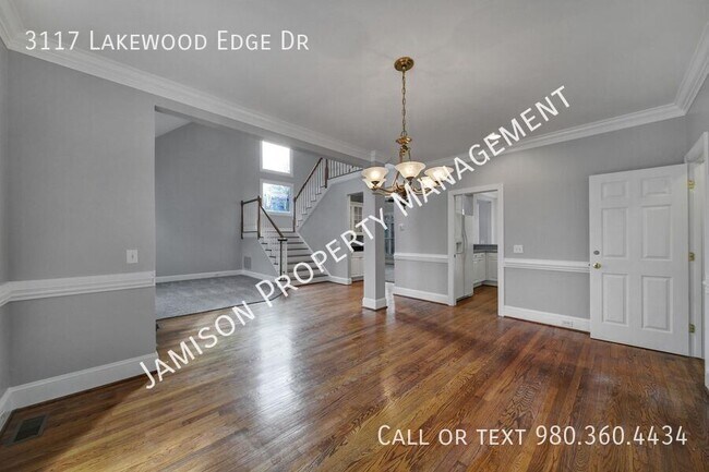 Building Photo - 3117 Lakewood Edge Dr
