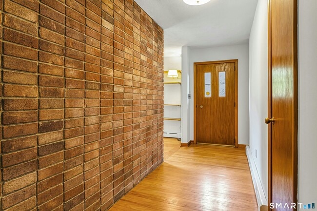 Building Photo - 67 Barclay Dr