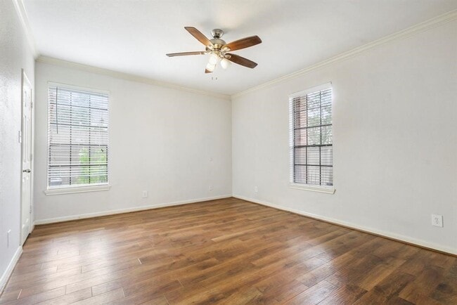 Building Photo - 2255 Braeswood Park Dr