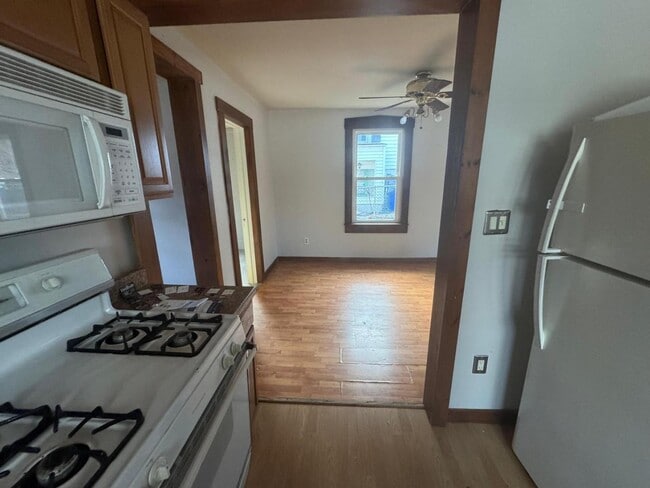 Building Photo - 309 S Lowell Ave