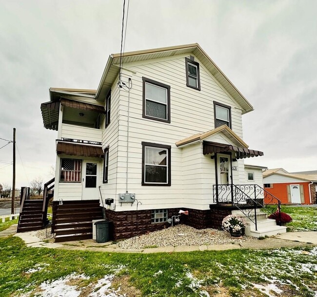 Building Photo - 608 Lamberd Ave