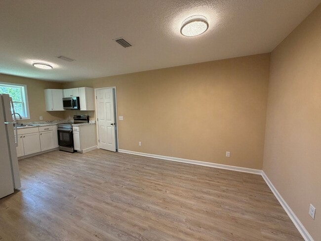 Building Photo - 2640 Canary Dr