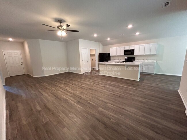 Building Photo - 10638 Cedar Wy