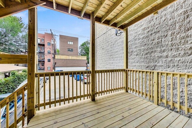 Building Photo - 3515 N Wilton Ave