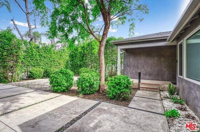 Building Photo - 23018 Leonora Dr