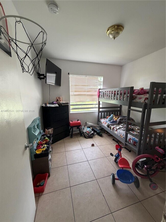 Building Photo - 14140 NE 2nd Ct