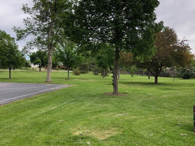 Building Photo - 2513 W Laurel St