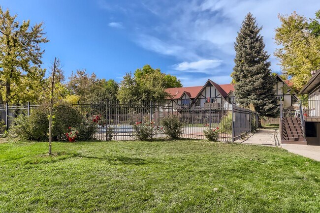 Building Photo - Charming Boulder Condo with Deck, Steps to...