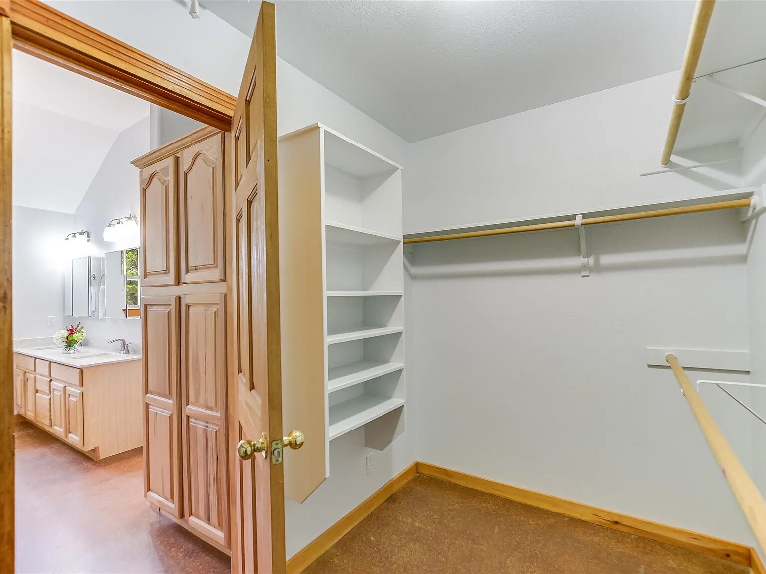 Building Photo - 1010 Foothills Dr