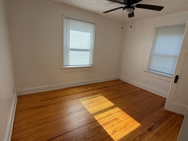 Building Photo - Cute 2 bedroom/1 bath Bunglow with garage in Dayton