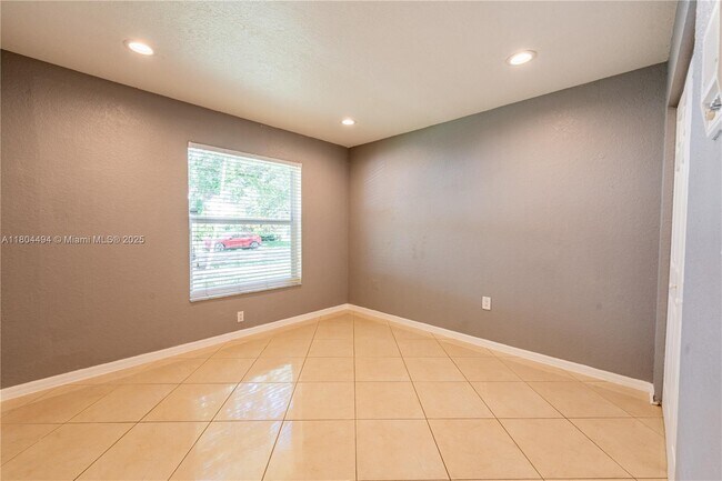 Building Photo - 1840 SW 135th Way