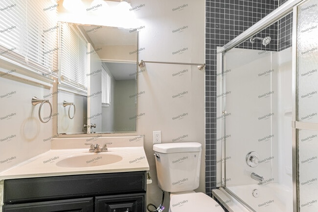 Building Photo - 890 St Anthony Ln