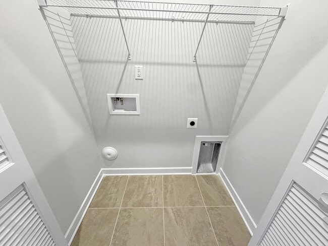 Building Photo - Spacious 3-Bedroom Townhome with Finished ...