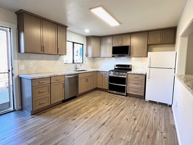 Building Photo - 3721 Aspen Ave