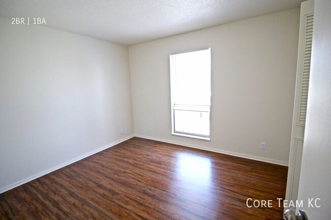 Building Photo - Spacious 2 Bedroom For Rent!