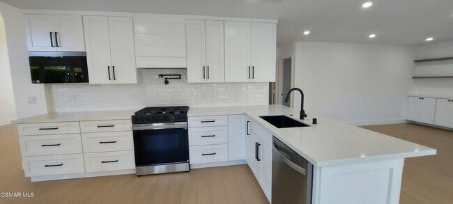 Building Photo - 748 Azure Hills Dr