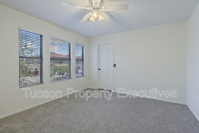 Building Photo - 10176 9 Iron Dr