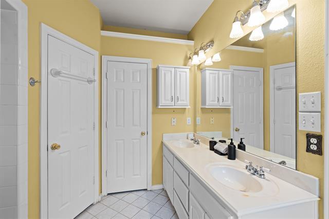 Building Photo - 3740 Regency Cir