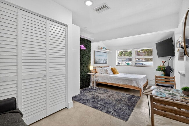 Building Photo - 4540 SW 28th Terrace