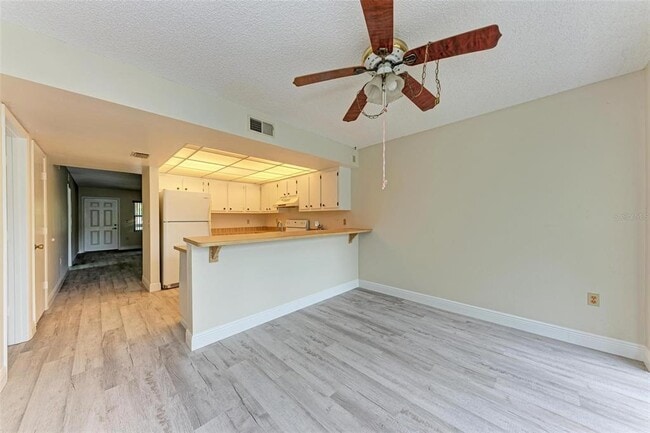 Building Photo - 425 30th Ave W