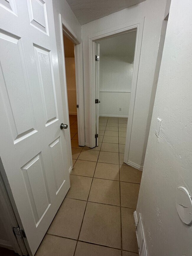 Building Photo - Beautiful 4-Bedroom, 2-Bath Home with Classic Layout and Large Yard