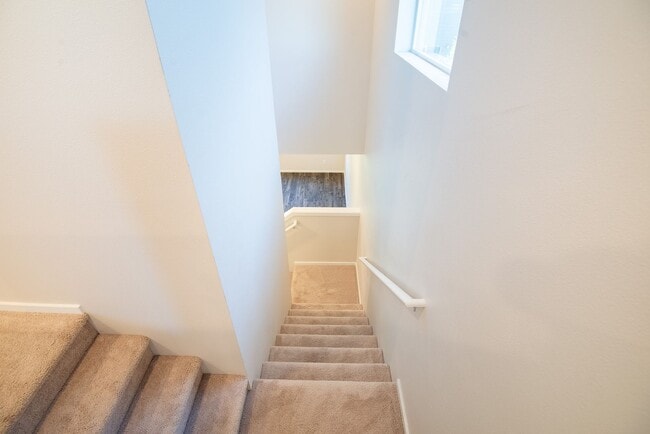 Building Photo - Beautiful newer construction 4 bed, 2.5 ba...