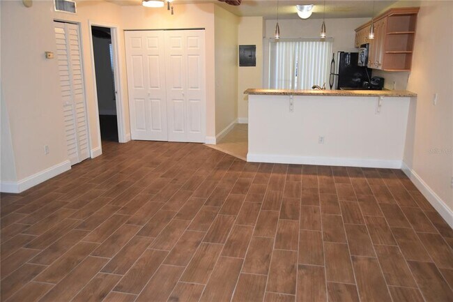 Building Photo - 3651 N Goldenrod Rd