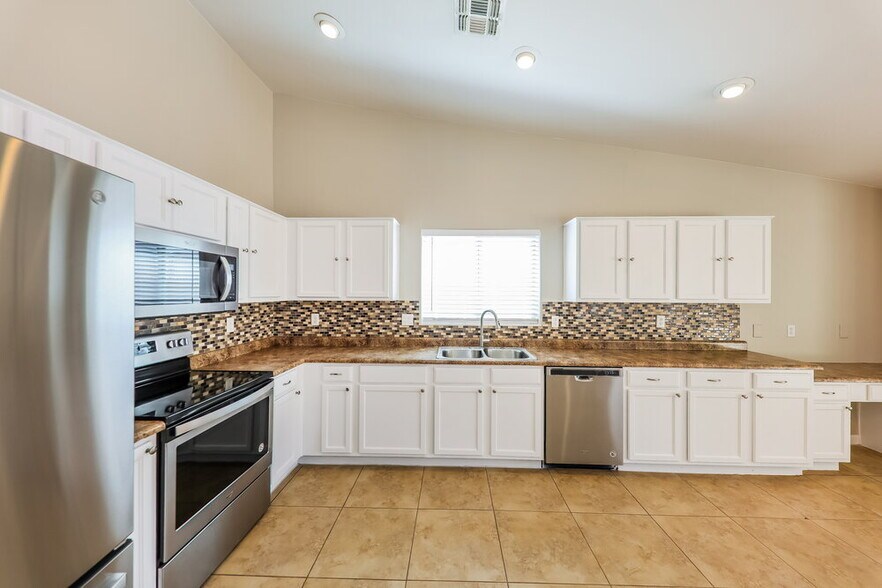 Building Photo - 16243 W Yucatan Dr
