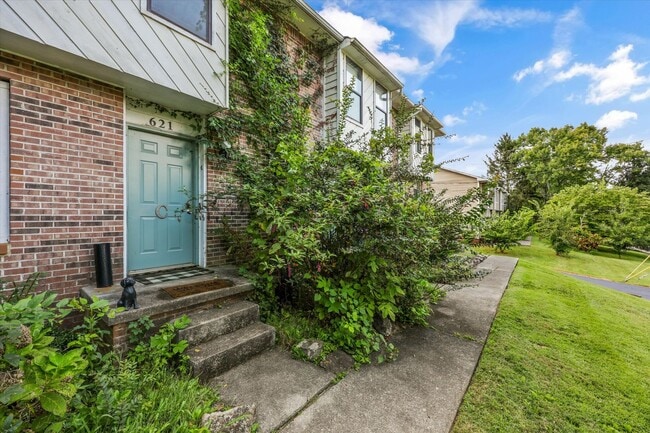 Building Photo - 621 Idlewood Ln