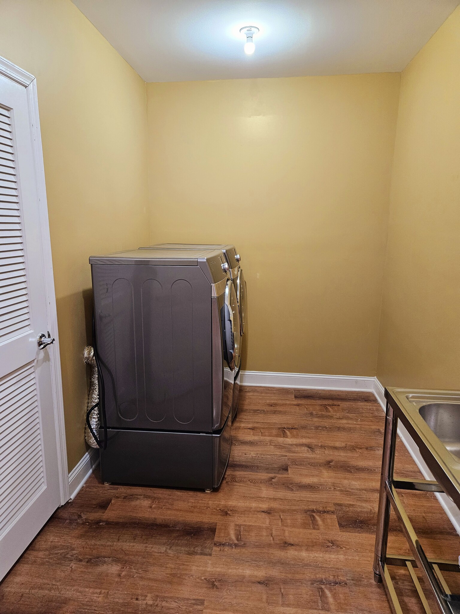 In-unit laundry - 10801 Valley Falls Ct